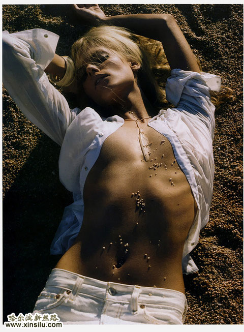 ¹ģJulia Stegner