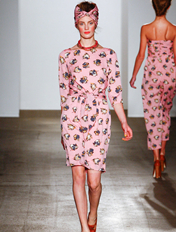 Karen Walker 2012ŦԼʱװ